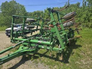 2014 John Deere 2210