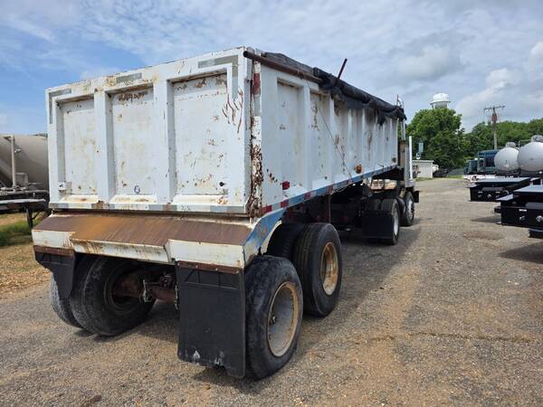 1981 Hilbilt 22 ft dump