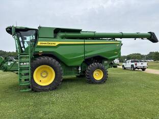 2025 John Deere S7 700