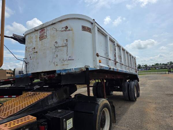 1981 Hilbilt 22 ft dump