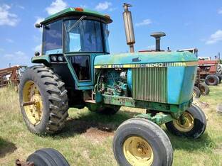 John Deere 4240