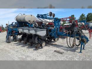 2015 Kinze 4900