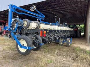 2024 Kinze 3605