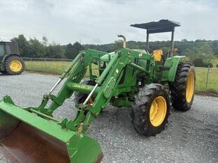 2013 John Deere 6105D