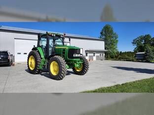 2011 John Deere 7330 Premium