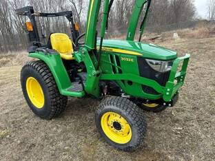 John Deere 3032E