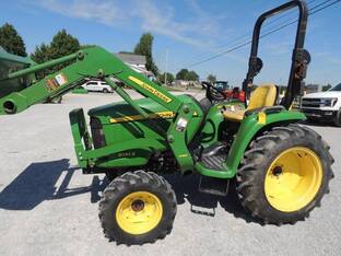 2016 John Deere 3032E