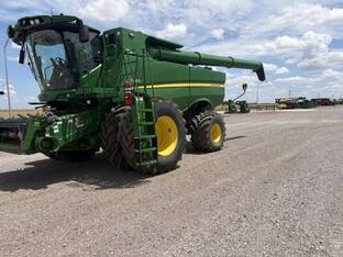 2023 John Deere S780