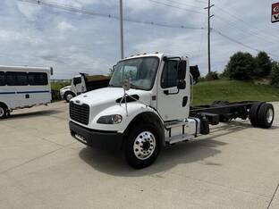 2022 Freightliner BUSINESS CLASS M2 106