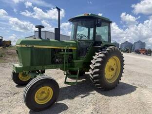 John Deere 4230
