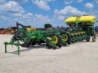 2015 John Deere 1775NT
