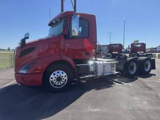 2022 Volvo VNR64T300