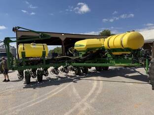 2017 John Deere 1775NT
