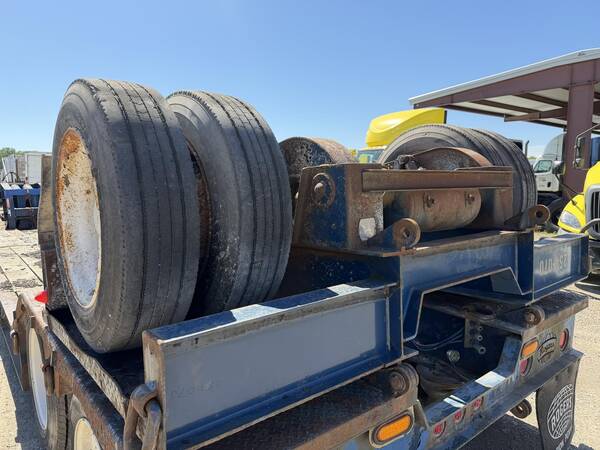 2004 Rogers 35 ton/ 28 ft well/ flip axle