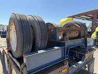 2004 Rogers 35 ton/ 28 ft well/ flip axle