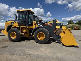 John Deere 524P