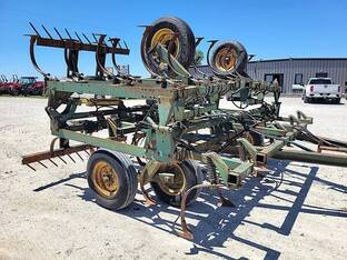 John Deere 1010