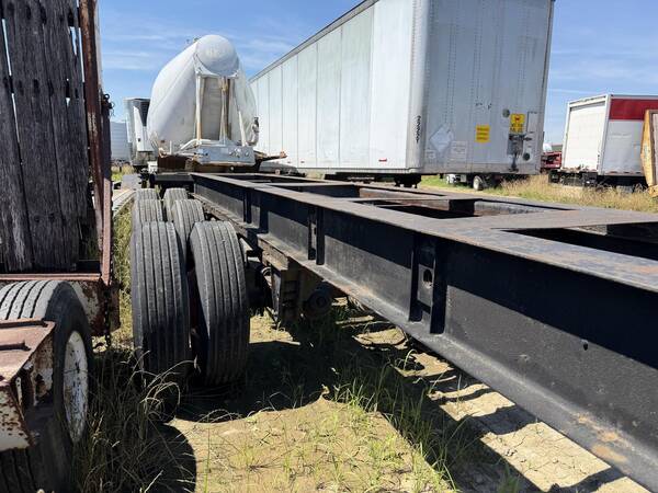 1998 Trailmobile 40 ft chassis