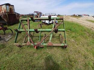 John Deere 100