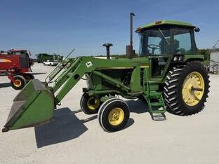 John Deere 4230