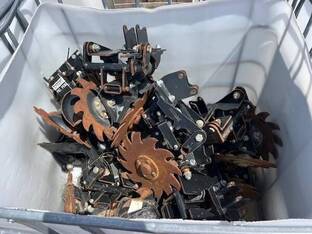 LOT OF YETTER TRASH WHIPS