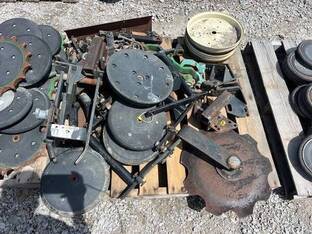 LOT OF MISC PLANTER PARTS