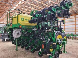 2023 John Deere 1725 CCS