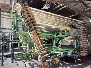 2011 John Deere 637