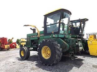 John Deere 5820