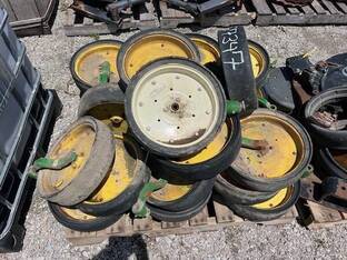 LOT OF GAUGE WHEELS