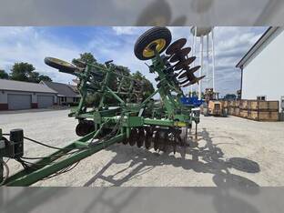 John Deere 714
