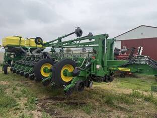 2022 John Deere 1775NT