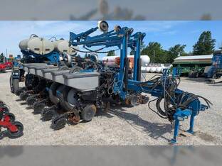 2018 Kinze 4900