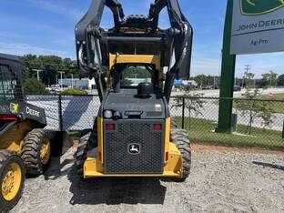 John Deere 320G