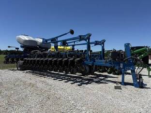2022 Kinze 4705