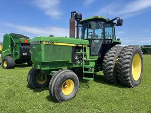 1990 John Deere 4555