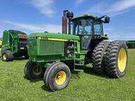1990 John Deere 4555