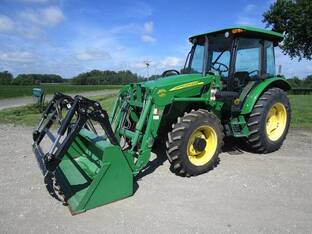 2009 John Deere 5083E