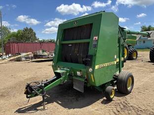 2000 John Deere 566