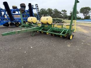 John Deere 7000