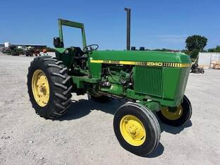 John Deere 2940