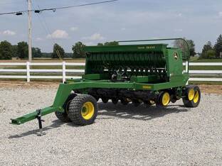 John Deere 750