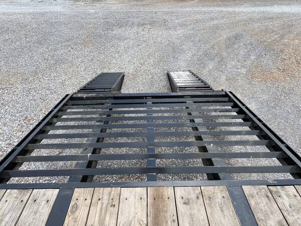 2021 Elite 102"x32' 22.5k gvwr gooseneck