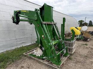 2023 John Deere 680R