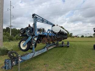 1997 Kinze 2600