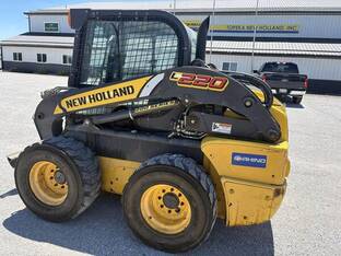 2015 New Holland L220