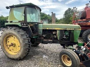 John Deere 4240