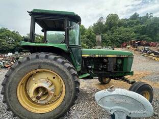 John Deere 4240