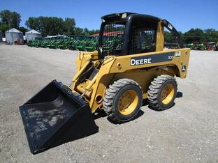 2007 John Deere 320