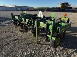 John Deere 2100
